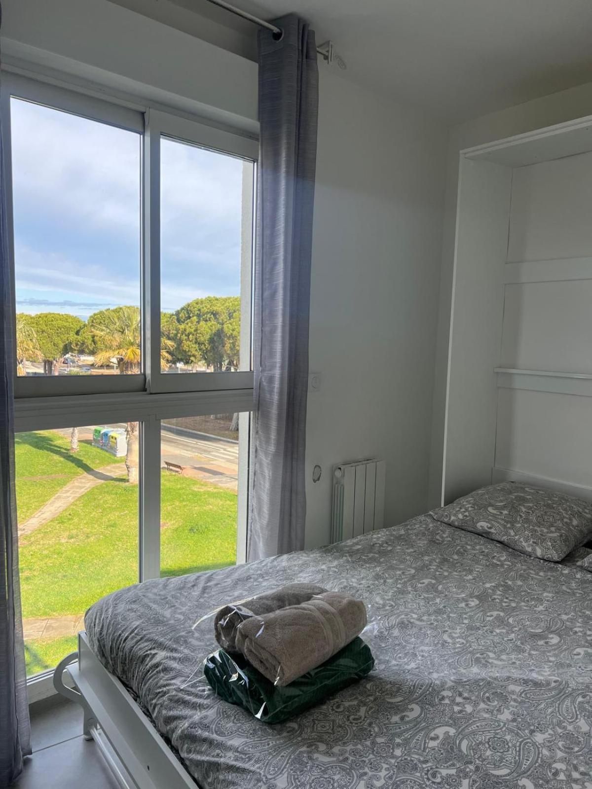 Les Pieds Dans Le Sable Appartement Vue Mer 1 Chambre 1 Cabine Le Grau-du-Roi Buitenkant foto